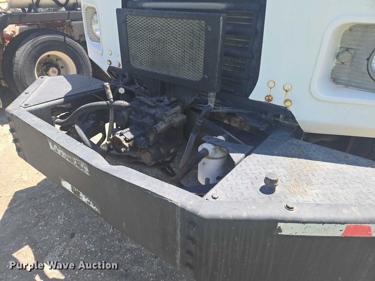 image for item YA1060 2004 Mack DM600 ready mix truck