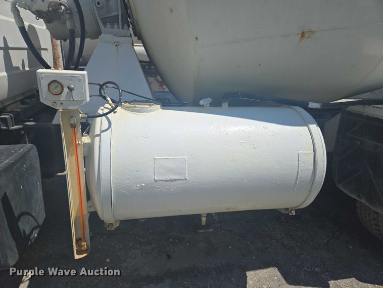 image for item YA1060 2004 Mack DM600 ready mix truck