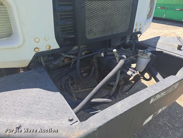 image for item YA1060 2004 Mack DM600 ready mix truck