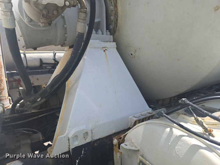 image for item YA1060 2004 Mack DM600 ready mix truck