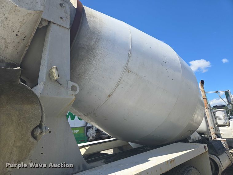 image for item YA1060 2004 Mack DM600 ready mix truck