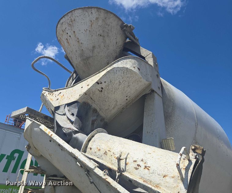 image for item YA1060 2004 Mack DM600 ready mix truck