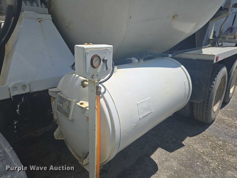 image for item YA1060 2004 Mack DM600 ready mix truck