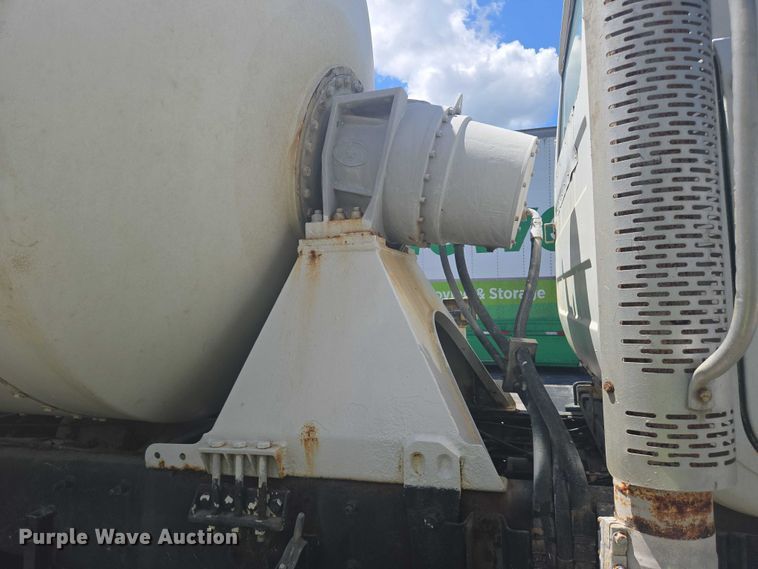 image for item YA1060 2004 Mack DM600 ready mix truck