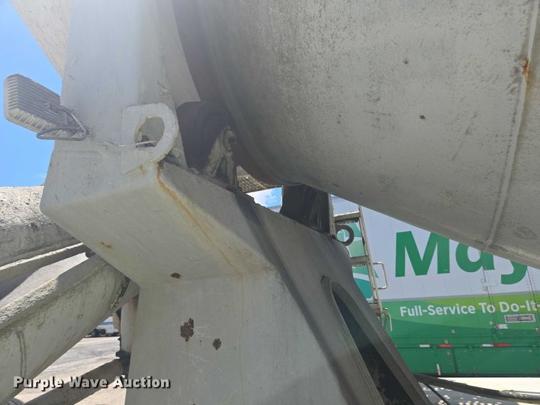 image for item YA1060 2004 Mack DM600 ready mix truck