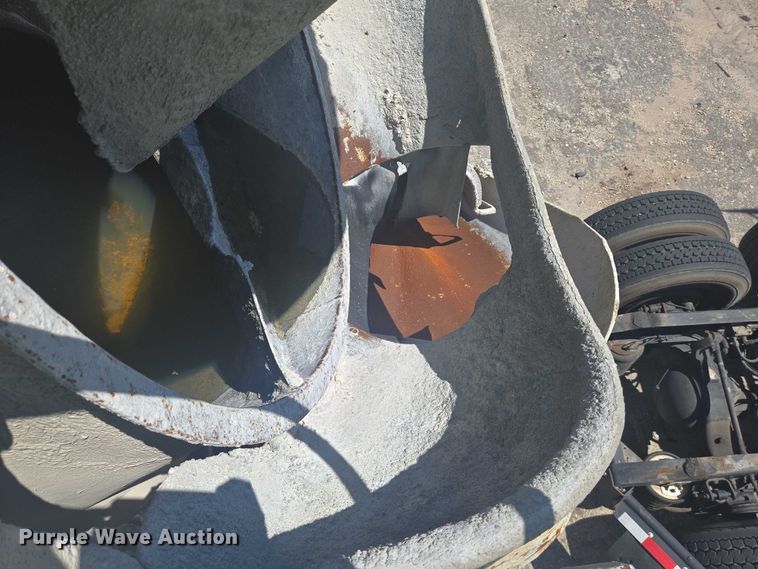 image for item YA1060 2004 Mack DM600 ready mix truck