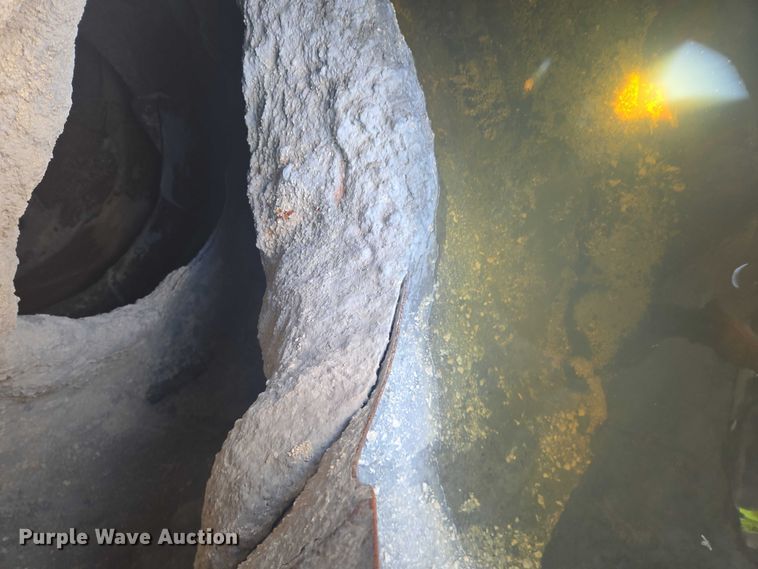 image for item YA1060 2004 Mack DM600 ready mix truck