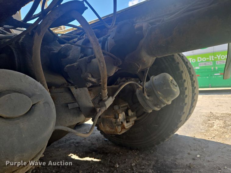 image for item YA1060 2004 Mack DM600 ready mix truck