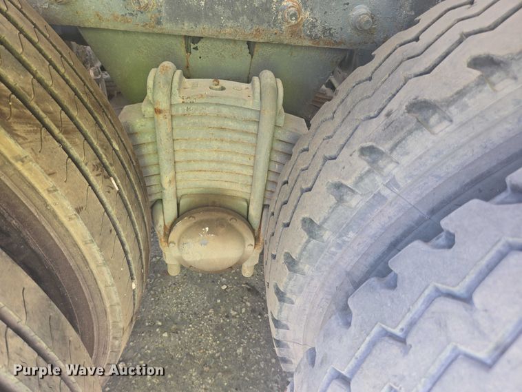 image for item YA1060 2004 Mack DM600 ready mix truck