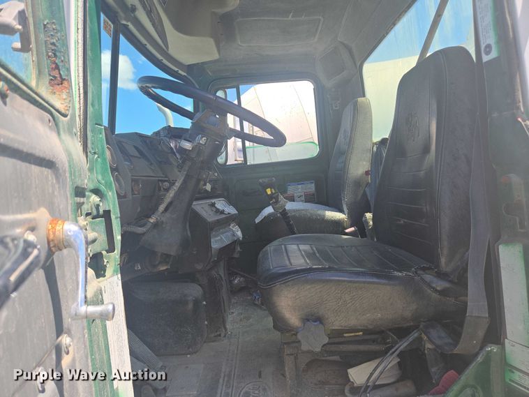 image for item YA1060 2004 Mack DM600 ready mix truck