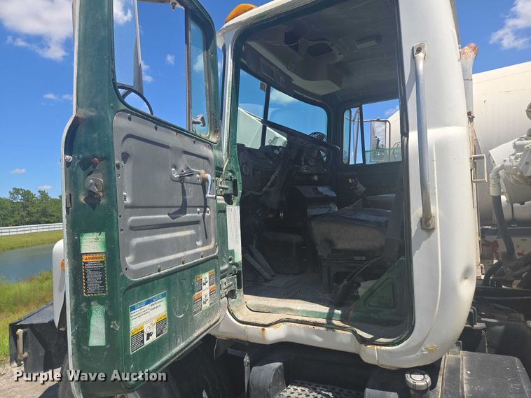 image for item YA1060 2004 Mack DM600 ready mix truck