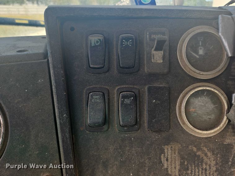 image for item YA1060 2004 Mack DM600 ready mix truck