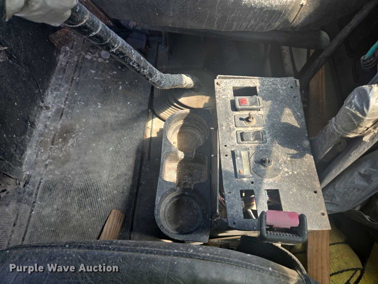 image for item YA1060 2004 Mack DM600 ready mix truck