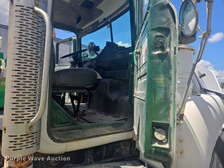 image for item YA1060 2004 Mack DM600 ready mix truck