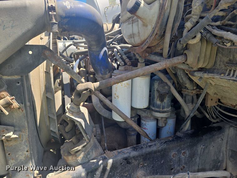 image for item YA1060 2004 Mack DM600 ready mix truck