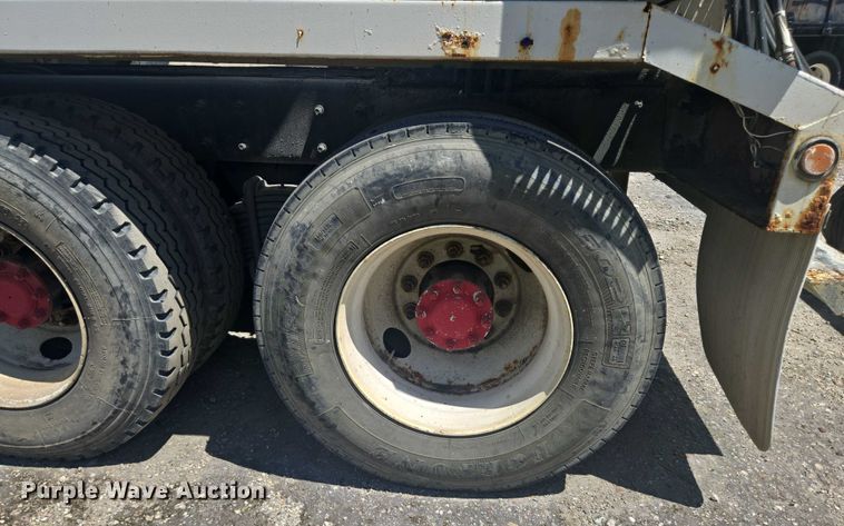 image for item YA1060 2004 Mack DM600 ready mix truck