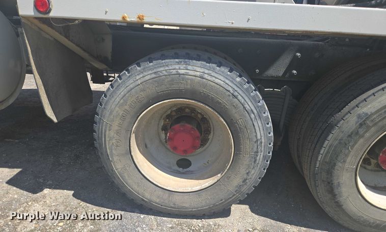 image for item YA1060 2004 Mack DM600 ready mix truck