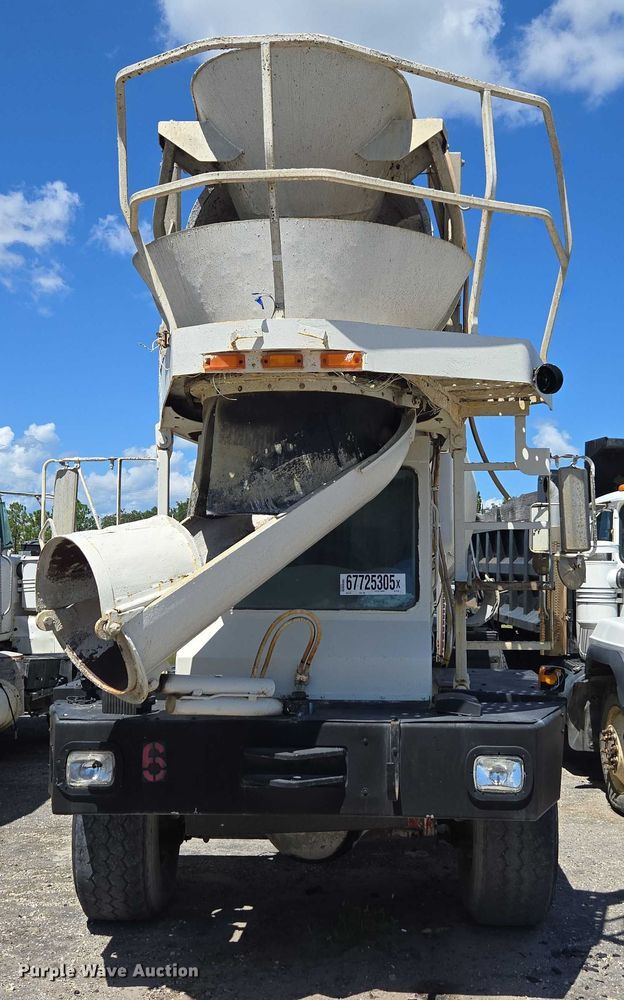 image for item YA1062 2001 Oshkosh S-Series ready mix truck