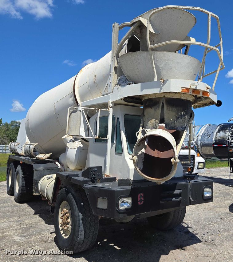 image for item YA1062 2001 Oshkosh S-Series ready mix truck