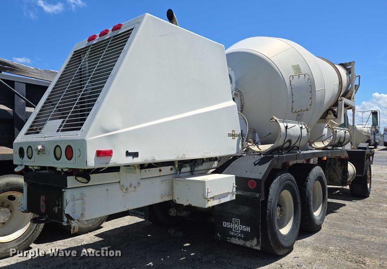 image for item YA1062 2001 Oshkosh S-Series ready mix truck