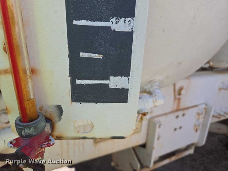 image for item YA1062 2001 Oshkosh S-Series ready mix truck