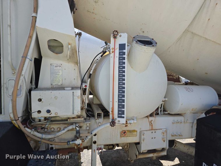 image for item YA1062 2001 Oshkosh S-Series ready mix truck