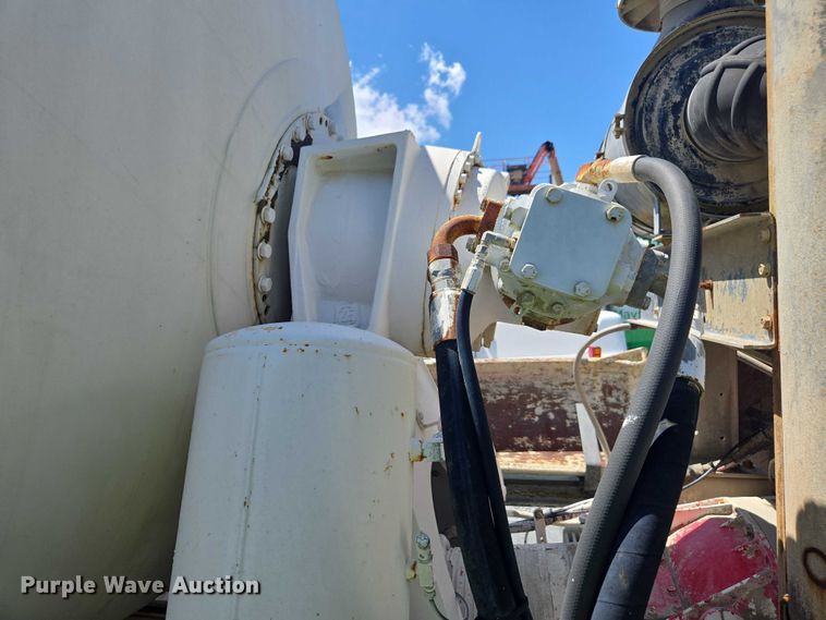 image for item YA1062 2001 Oshkosh S-Series ready mix truck