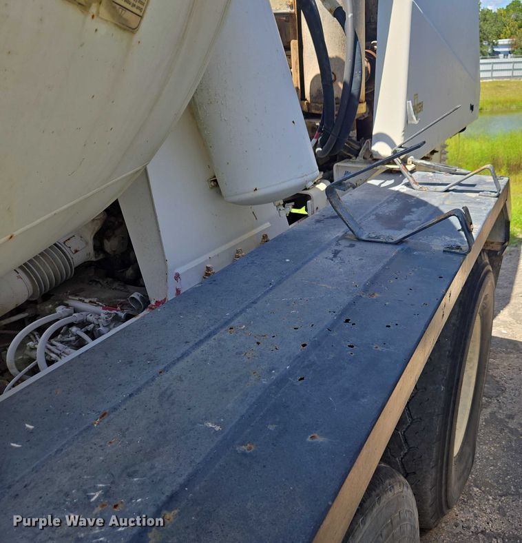 image for item YA1062 2001 Oshkosh S-Series ready mix truck