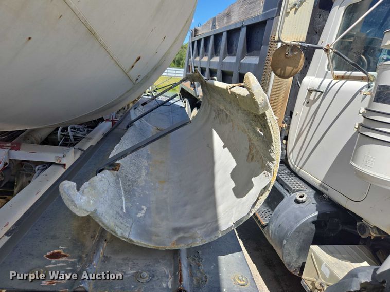 image for item YA1062 2001 Oshkosh S-Series ready mix truck