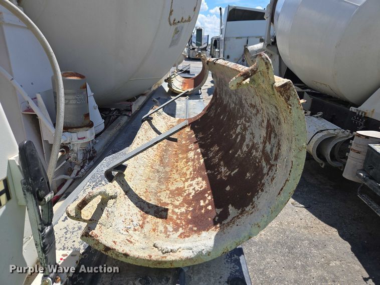 image for item YA1062 2001 Oshkosh S-Series ready mix truck