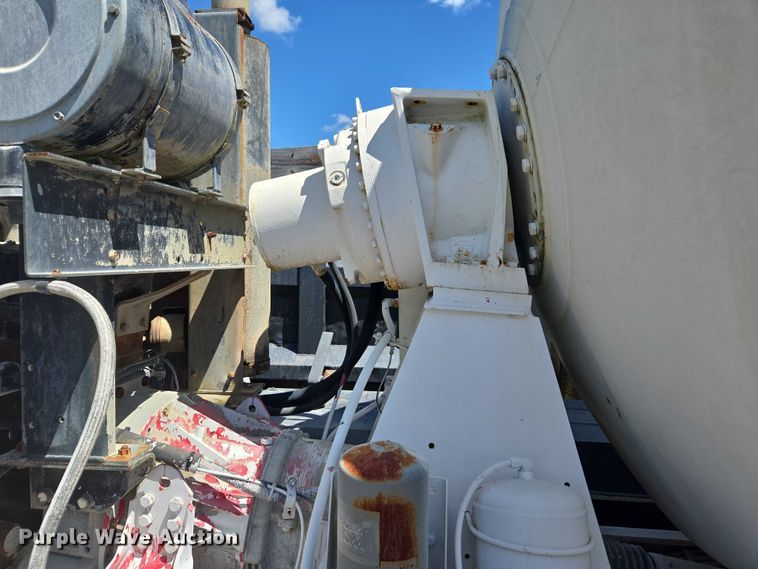 image for item YA1062 2001 Oshkosh S-Series ready mix truck