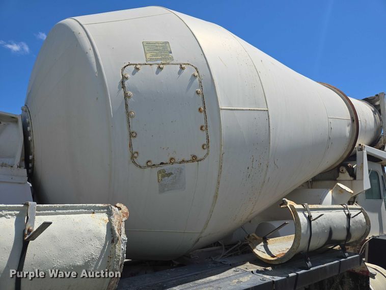 image for item YA1062 2001 Oshkosh S-Series ready mix truck