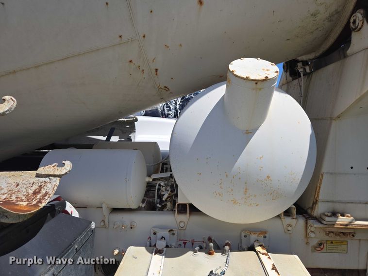 image for item YA1062 2001 Oshkosh S-Series ready mix truck