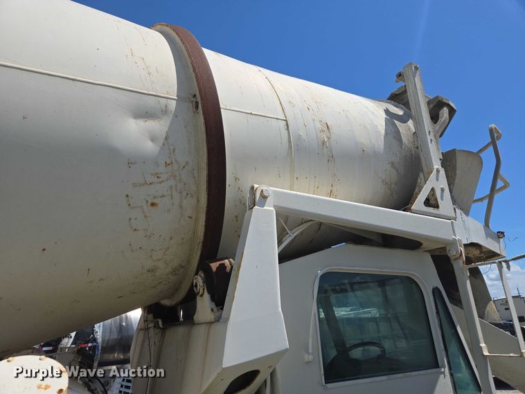 image for item YA1062 2001 Oshkosh S-Series ready mix truck