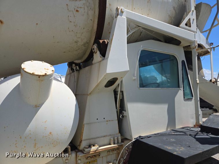 image for item YA1062 2001 Oshkosh S-Series ready mix truck