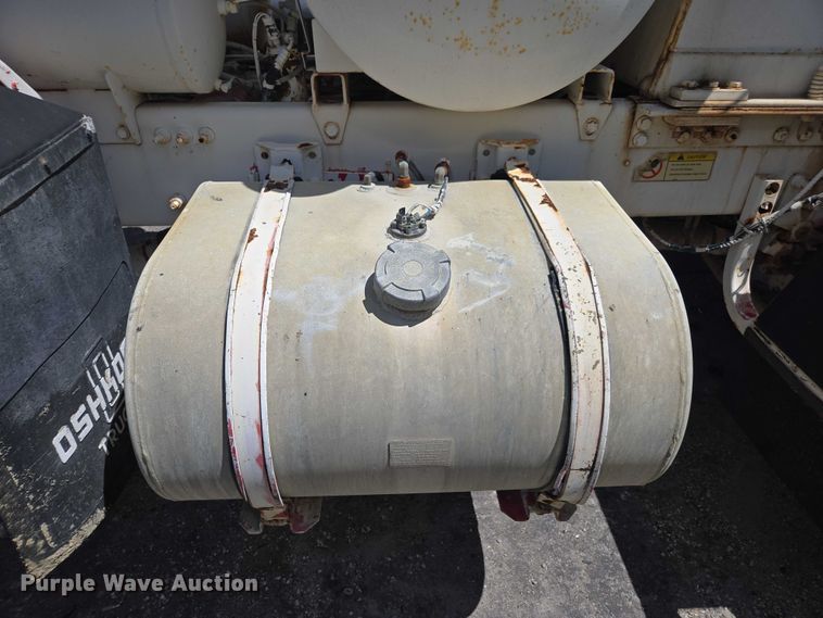 image for item YA1062 2001 Oshkosh S-Series ready mix truck