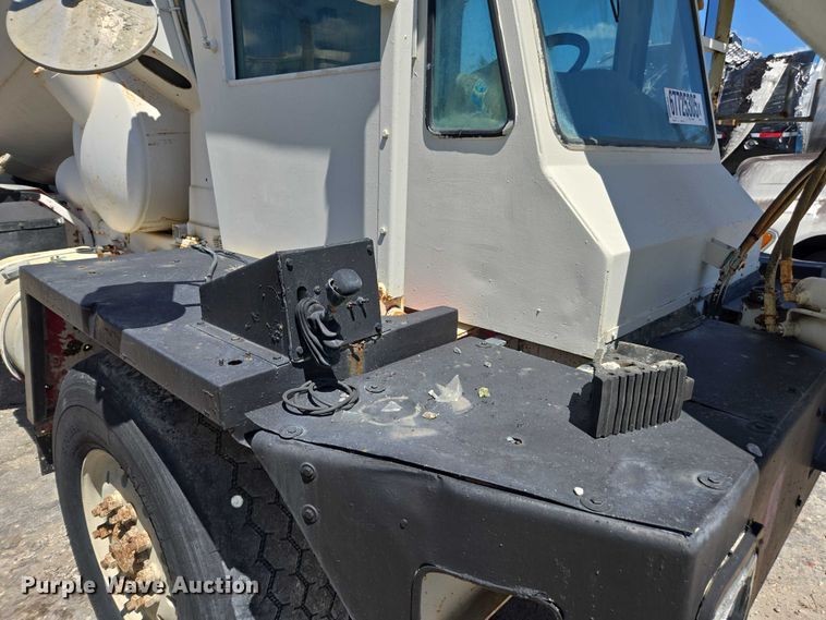 image for item YA1062 2001 Oshkosh S-Series ready mix truck