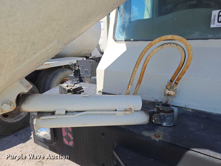 image for item YA1062 2001 Oshkosh S-Series ready mix truck