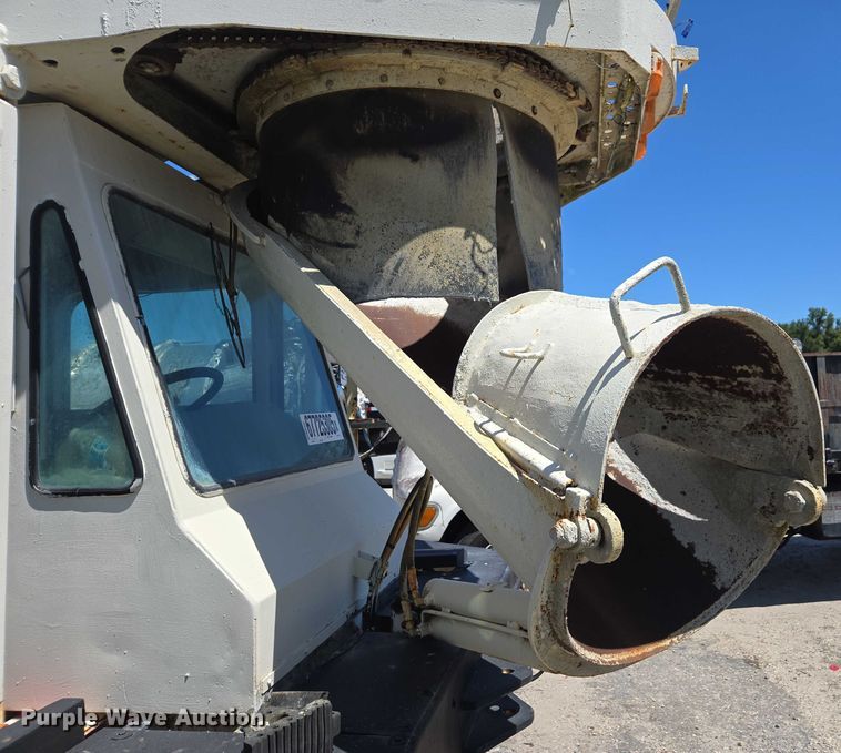 image for item YA1062 2001 Oshkosh S-Series ready mix truck