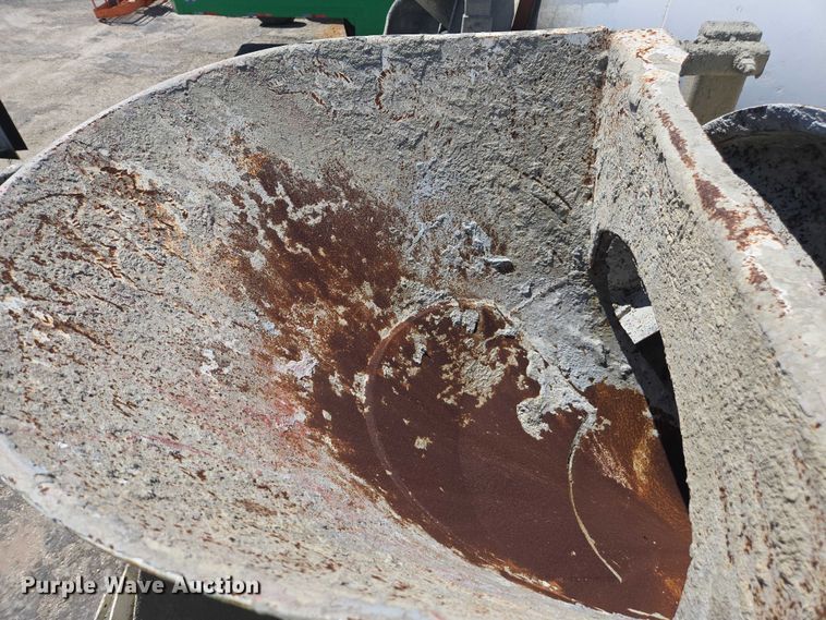 image for item YA1062 2001 Oshkosh S-Series ready mix truck