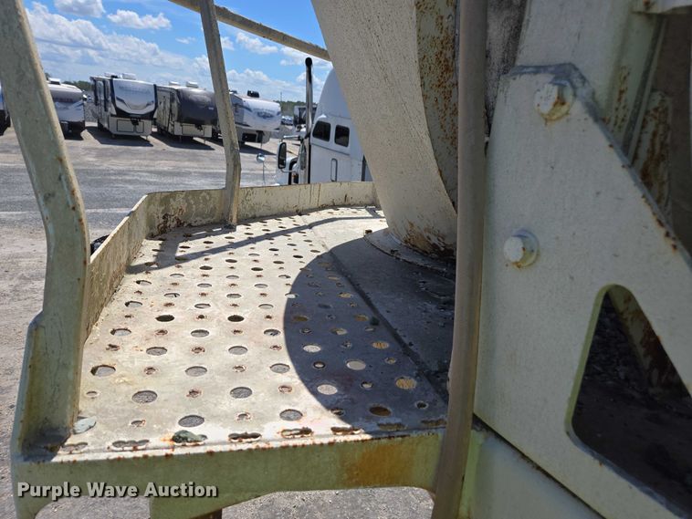 image for item YA1062 2001 Oshkosh S-Series ready mix truck