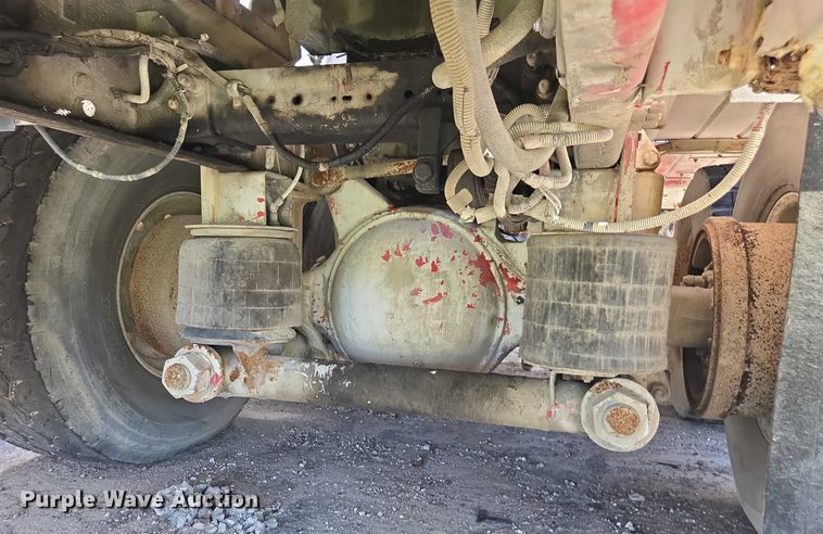 image for item YA1062 2001 Oshkosh S-Series ready mix truck