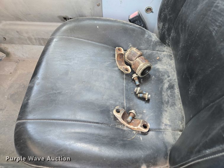 image for item YA1062 2001 Oshkosh S-Series ready mix truck