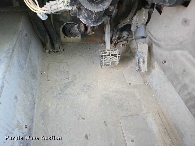 image for item YA1062 2001 Oshkosh S-Series ready mix truck