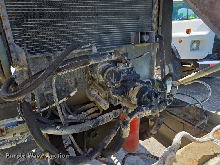 image for item YA1062 2001 Oshkosh S-Series ready mix truck