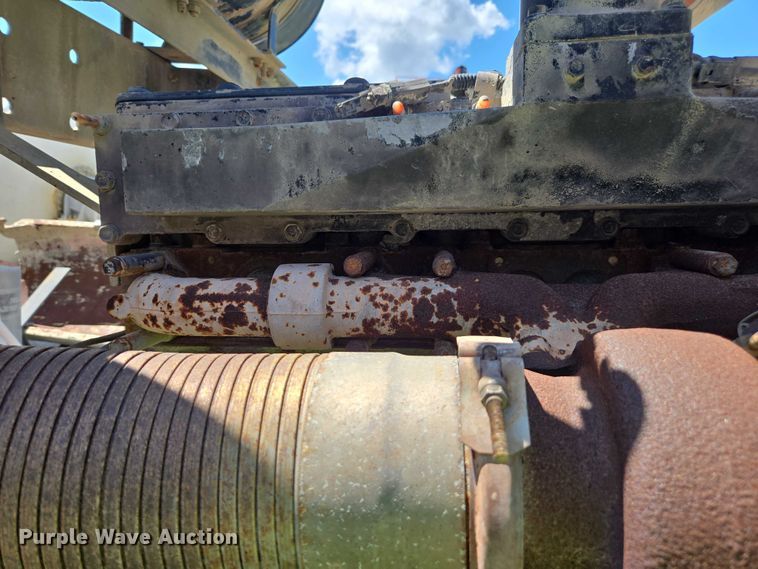 image for item YA1062 2001 Oshkosh S-Series ready mix truck