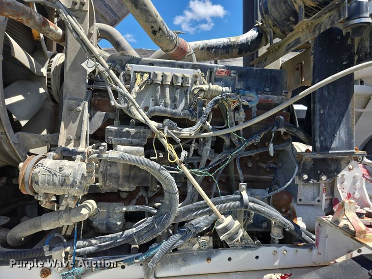 image for item YA1062 2001 Oshkosh S-Series ready mix truck