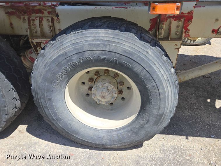 image for item YA1062 2001 Oshkosh S-Series ready mix truck