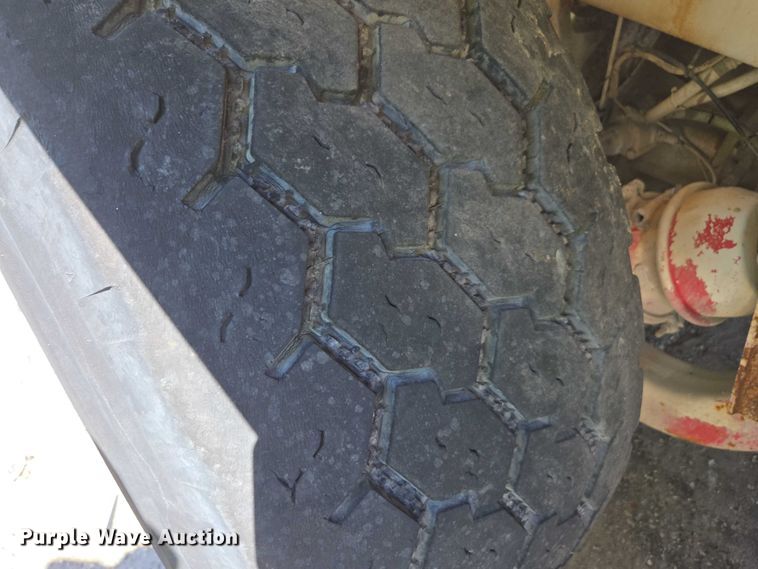 image for item YA1062 2001 Oshkosh S-Series ready mix truck