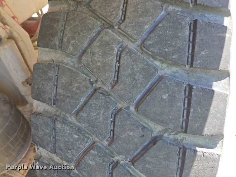 image for item YA1062 2001 Oshkosh S-Series ready mix truck